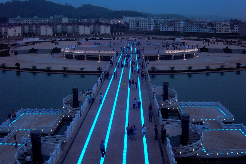 Outdoor lighting for transit edges and public waiting areas